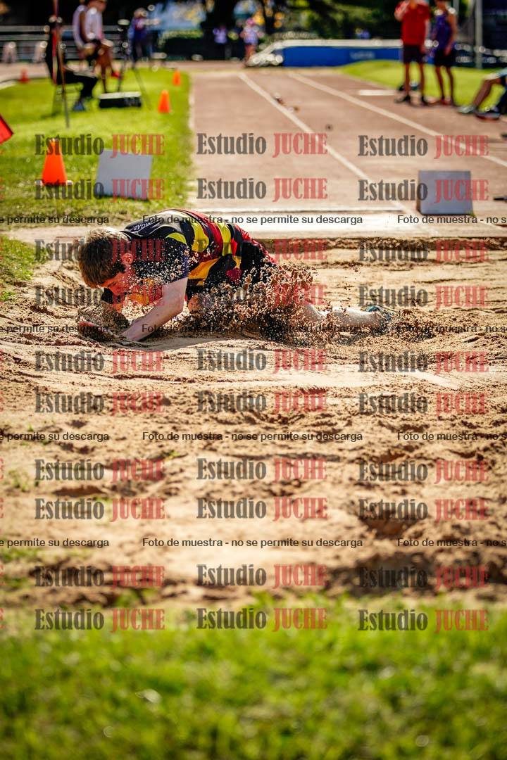 Fotos del salto en largo de varones