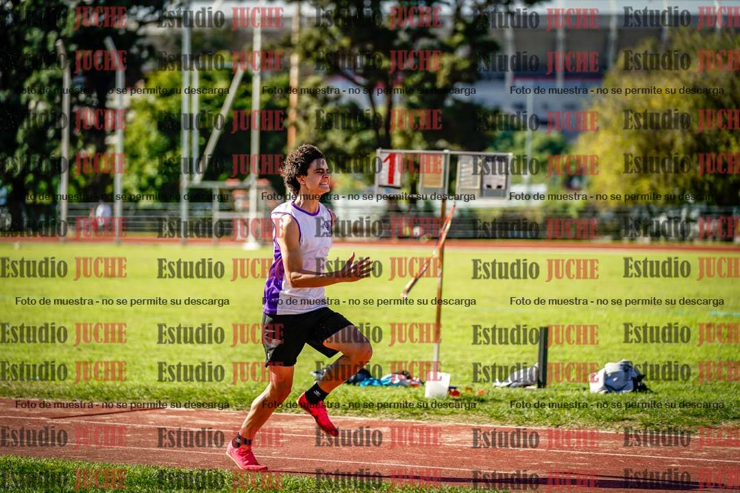 Fotos del salto en largo de varones