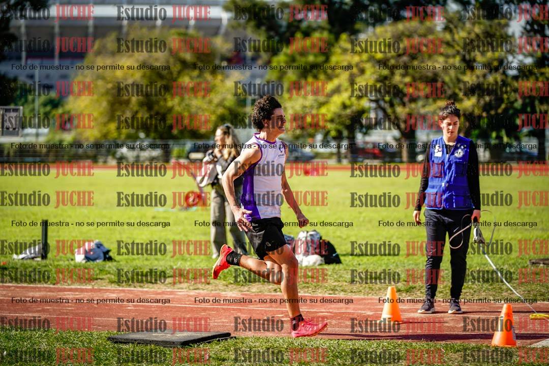 Fotos del salto en largo de varones