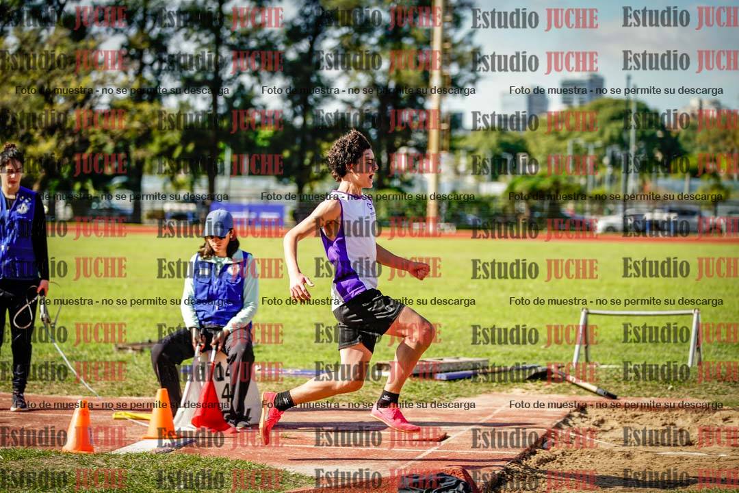 Fotos del salto en largo de varones