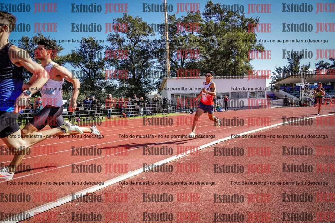 Fotos de los 800 m llanos de varones