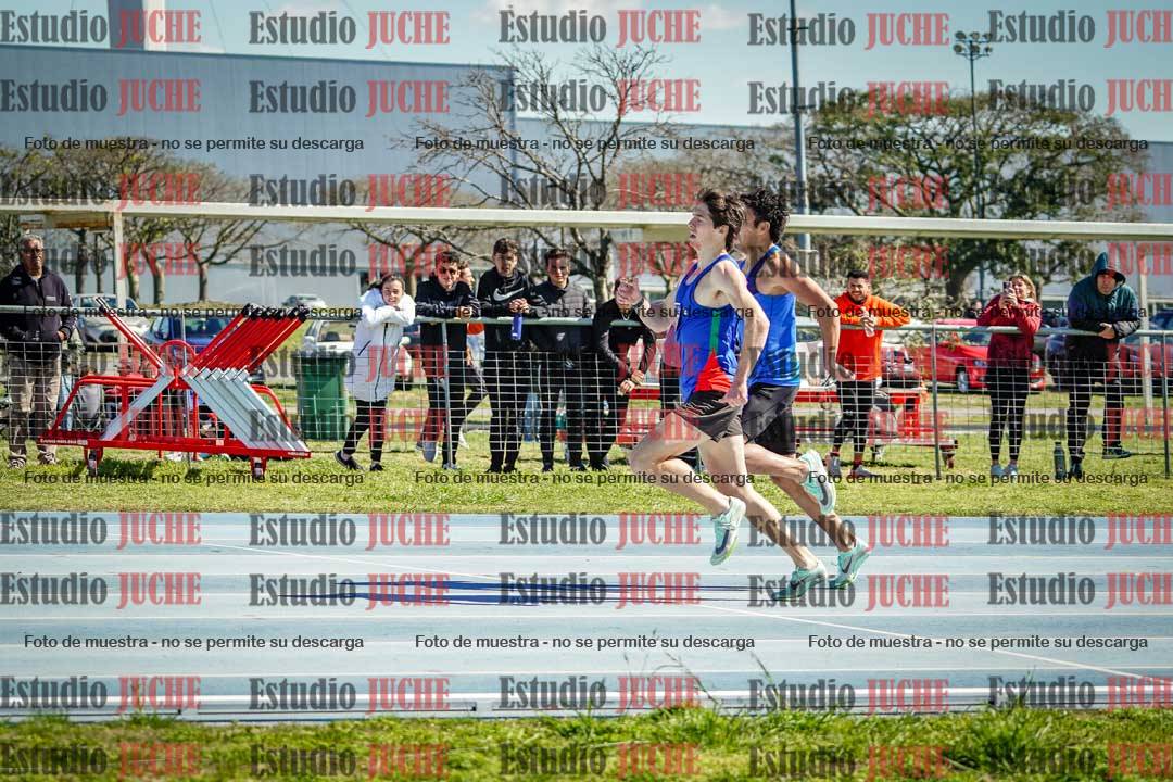 Fotos de los 800 m llanos de varones