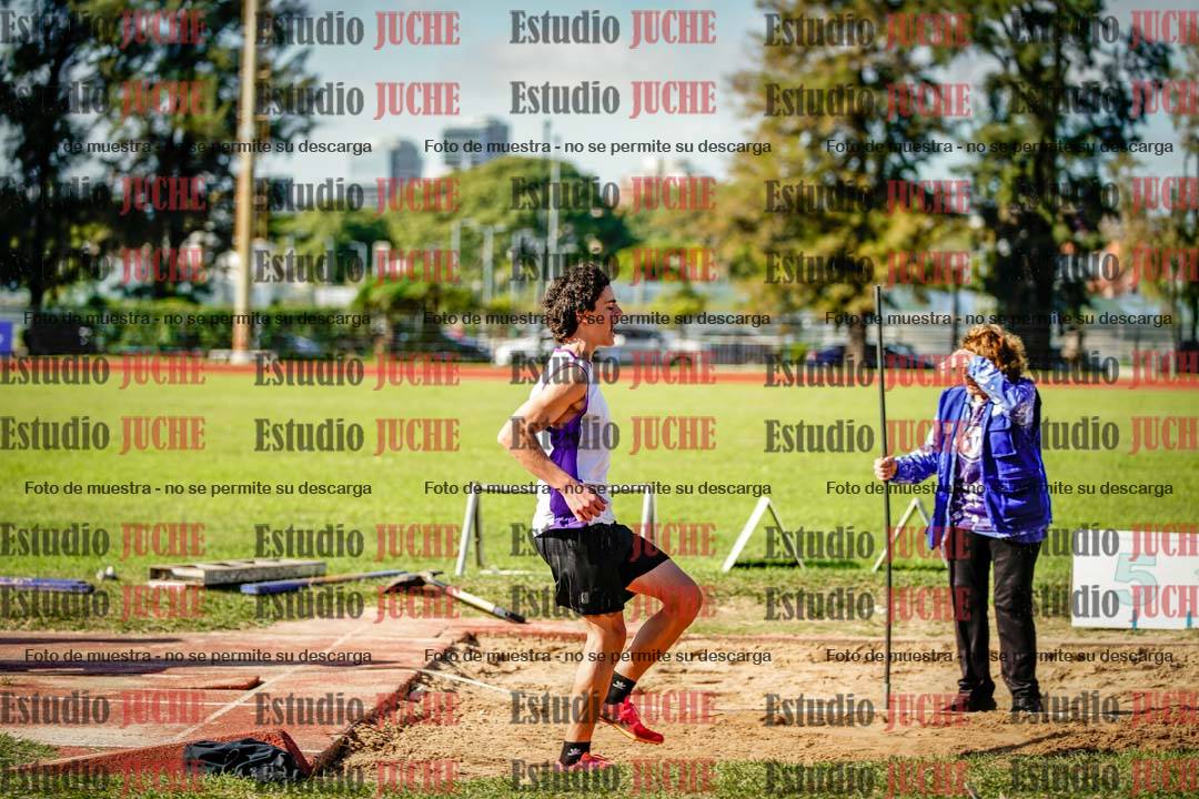 Fotos del salto en largo de varones