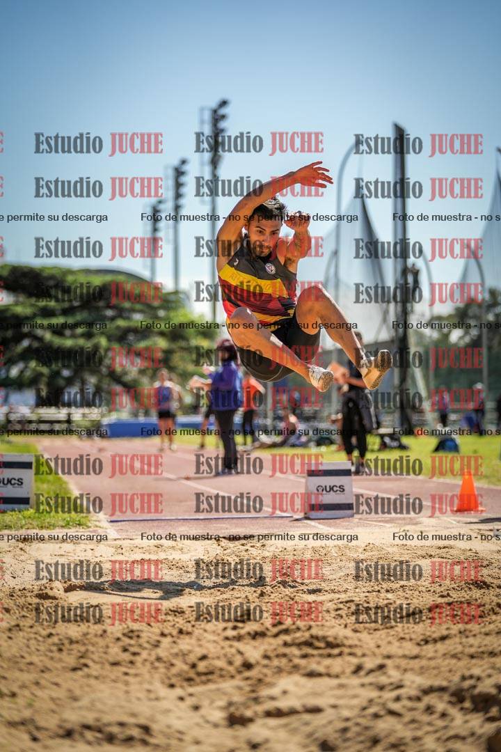 Fotos del salto en largo de varones
