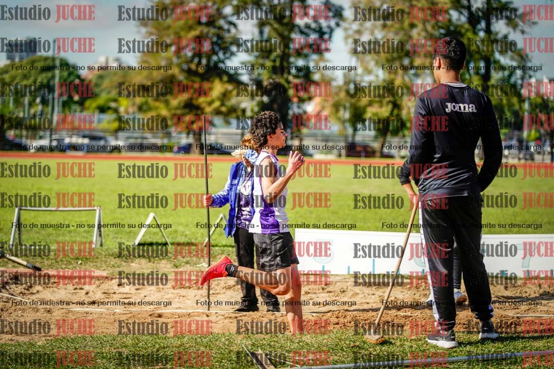 Fotos del salto en largo de varones
