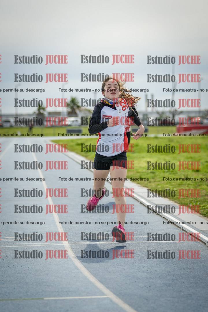 Fotos de los 800 m llanos de mujeres - U14