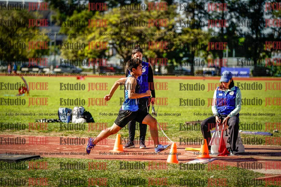 Fotos del salto en largo de varones