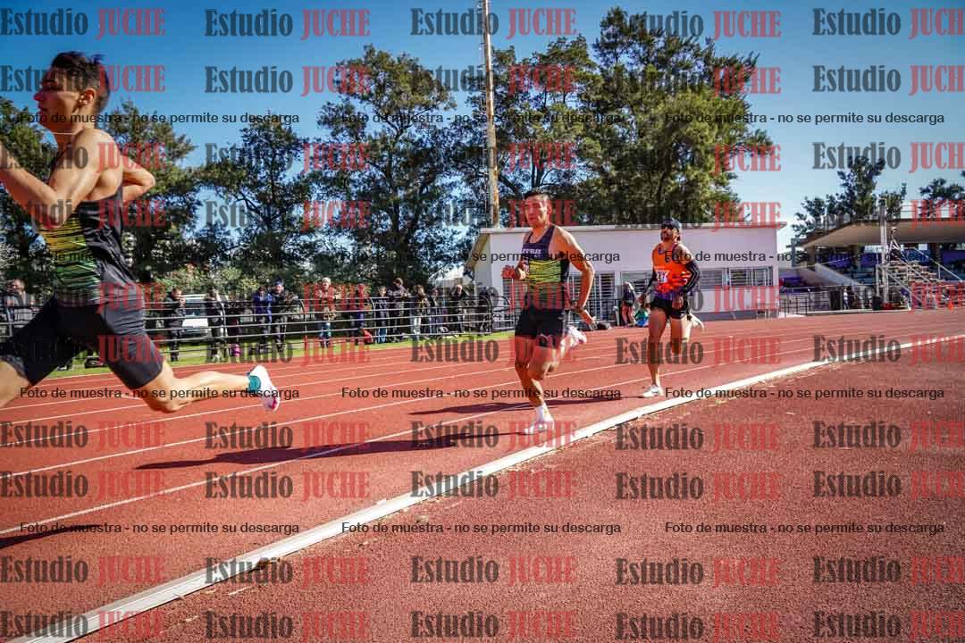 Fotos de los 800 m llanos de varones