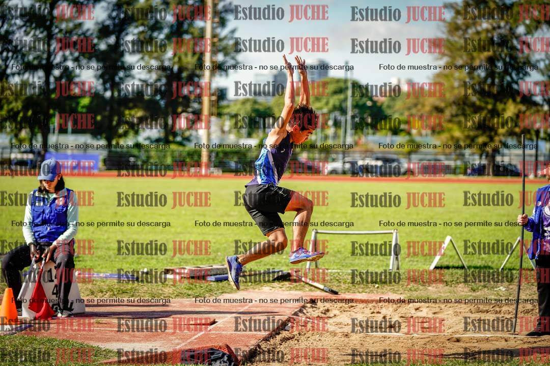 Fotos del salto en largo de varones