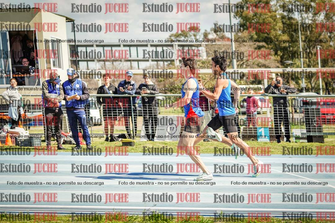 Fotos de los 800 m llanos de varones