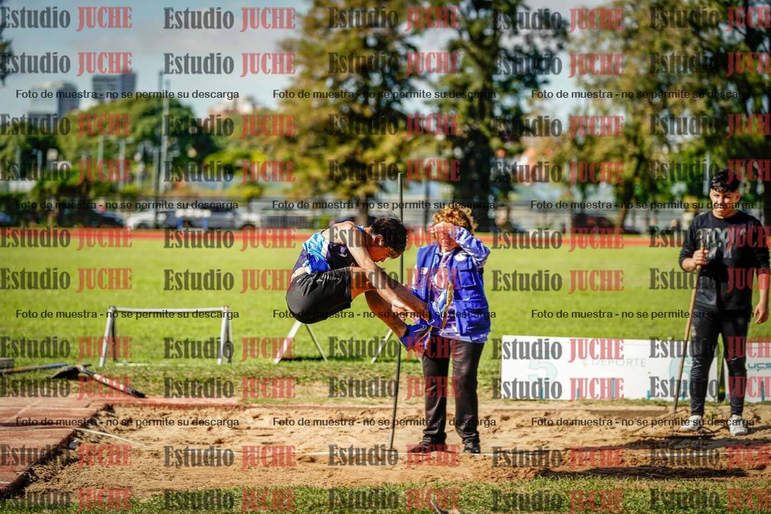 Fotos del salto en largo de varones