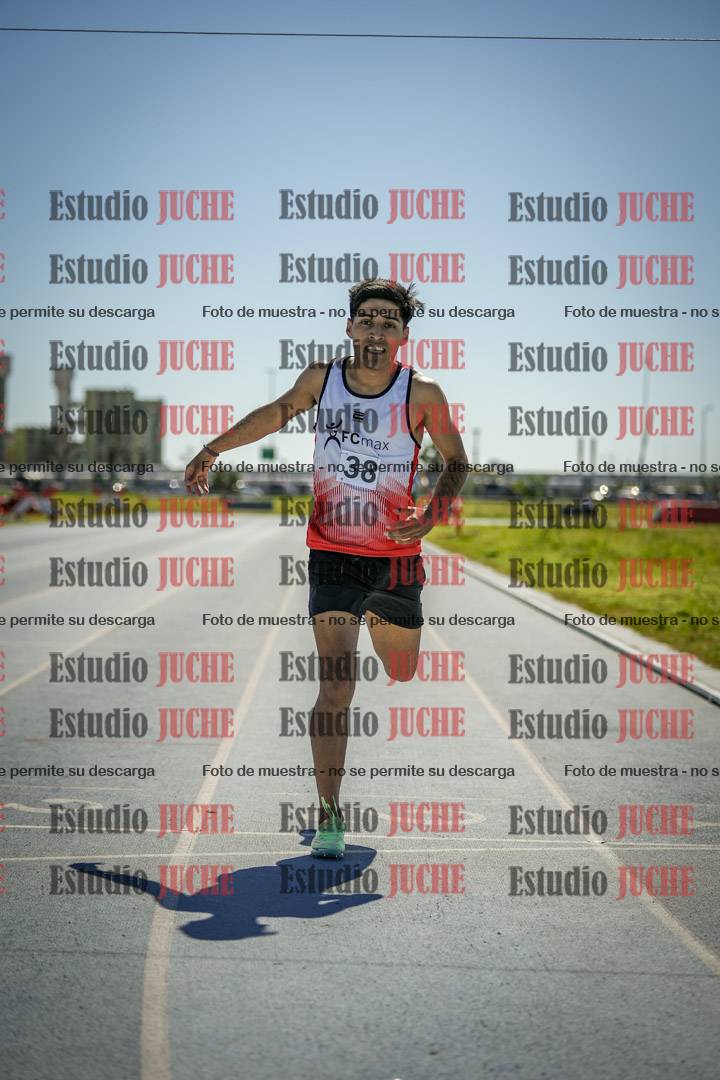 Fotos de los 800 m llanos de varones