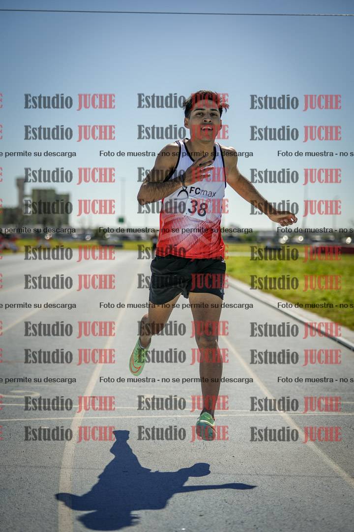 Fotos de los 800 m llanos de varones