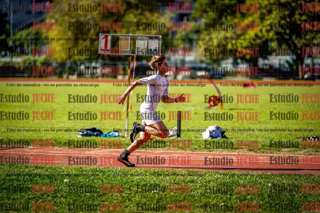 Fotos del salto en largo de varones