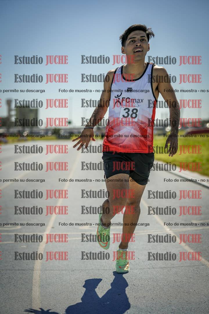 Fotos de los 800 m llanos de varones