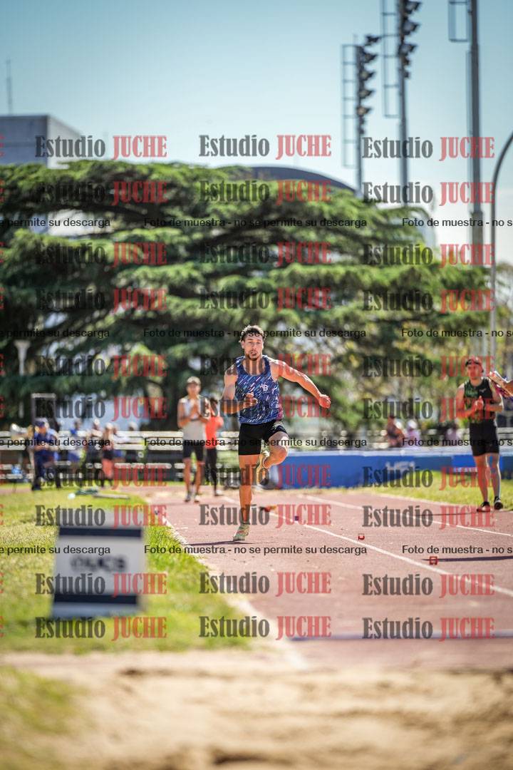 Fotos del salto en largo de varones