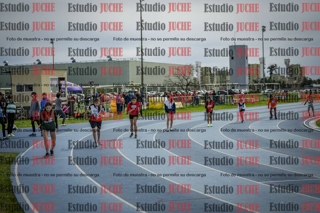 Fotos de los 800 m llanos de mujeres - U14