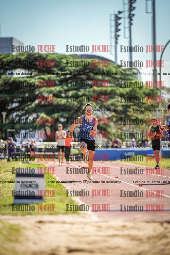 Fotos del salto en largo de varones
