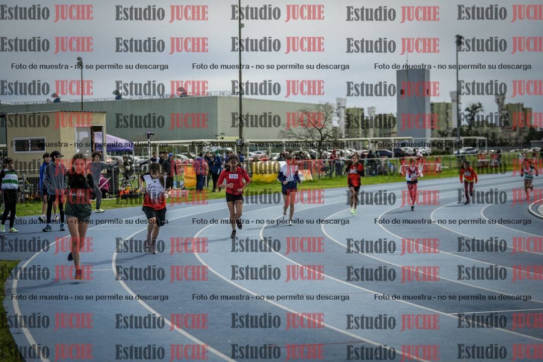 Fotos de los 800 m llanos de mujeres - U14
