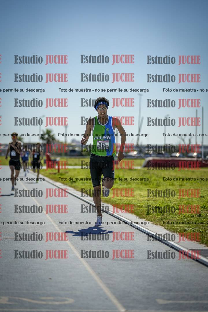 Fotos de los 800 m llanos de varones