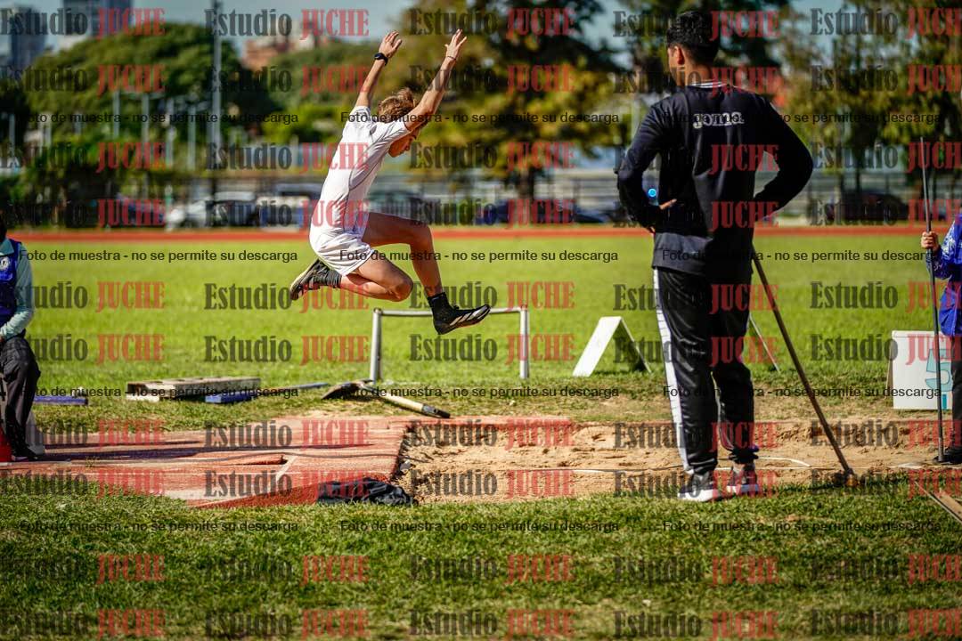 Fotos del salto en largo de varones