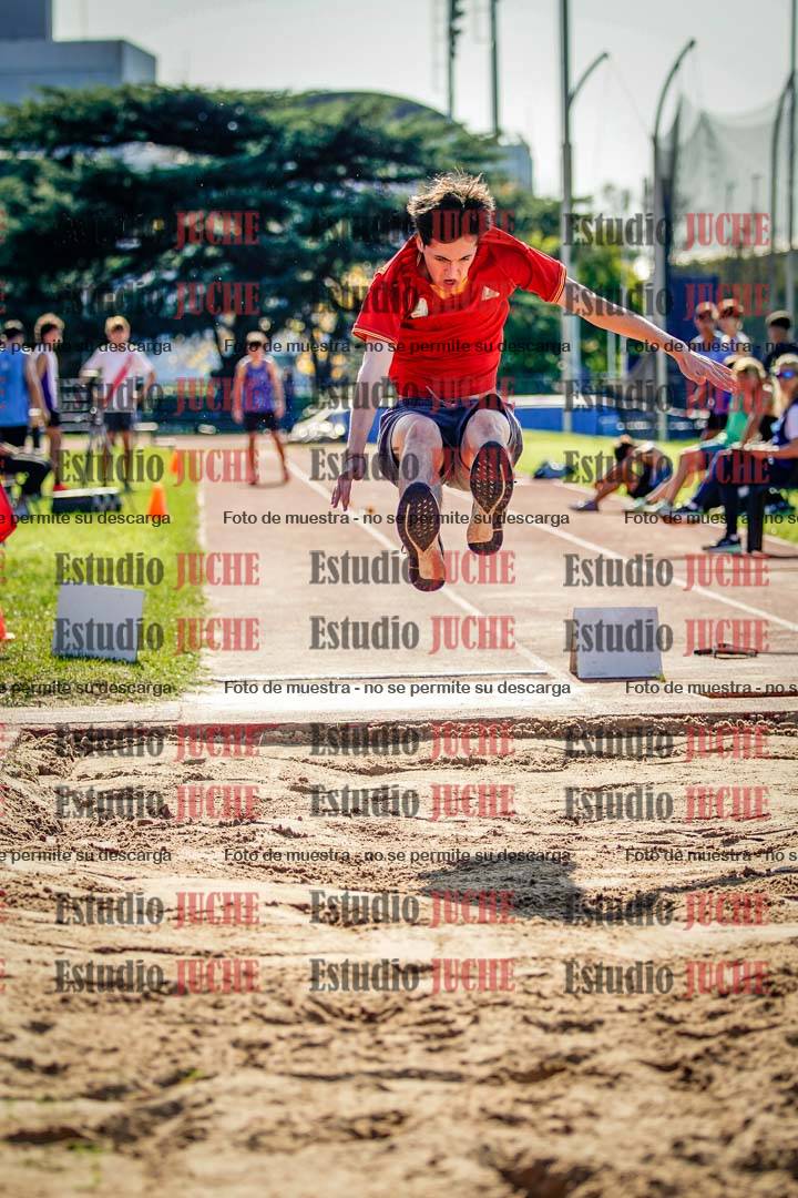 Fotos del salto en largo de varones