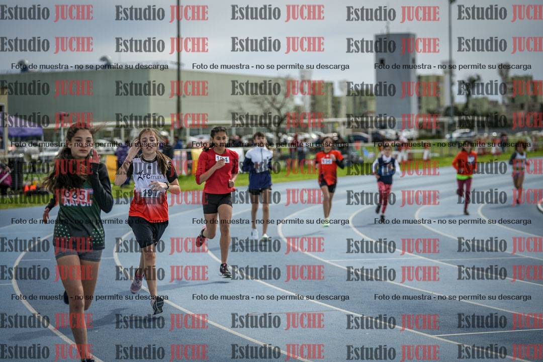 Fotos de los 800 m llanos de mujeres - U14