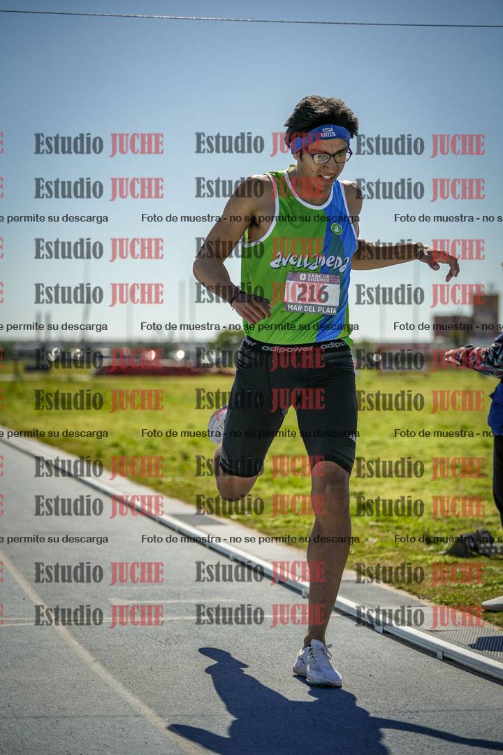 Fotos de los 800 m llanos de varones