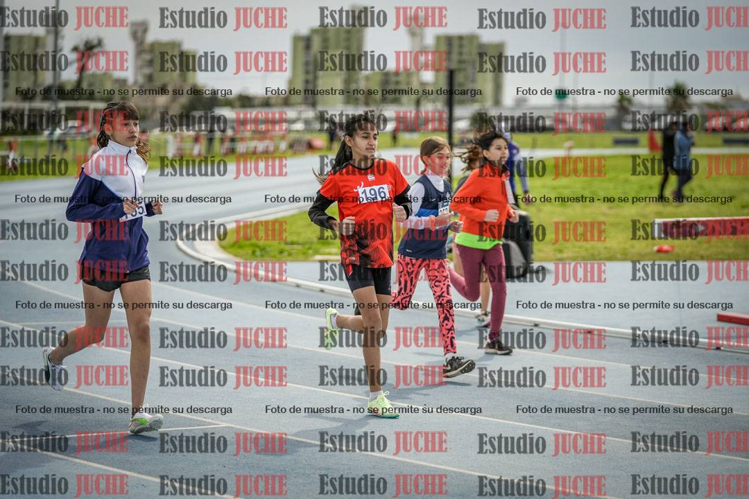 Fotos de los 800 m llanos de mujeres - U14