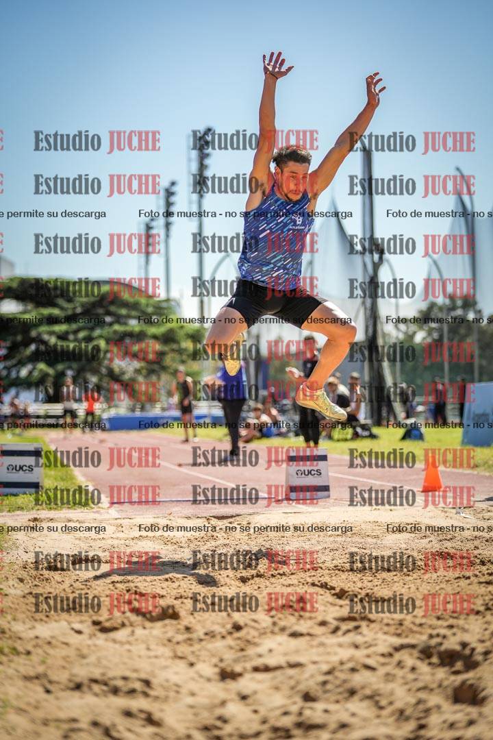 Fotos del salto en largo de varones