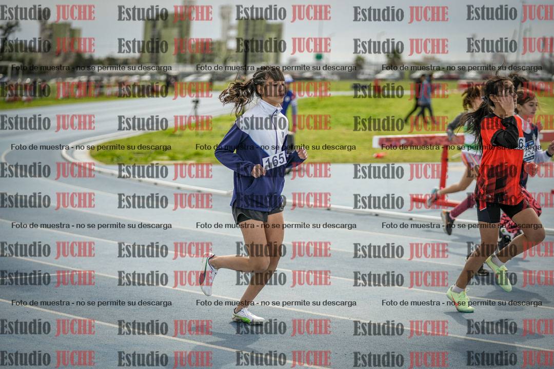 Fotos de los 800 m llanos de mujeres - U14