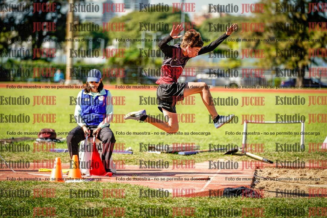 Fotos del salto en largo de varones