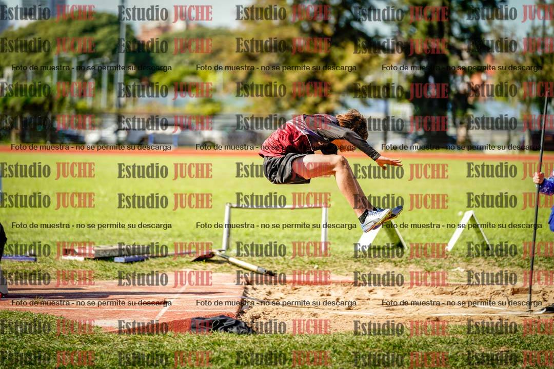 Fotos del salto en largo de varones