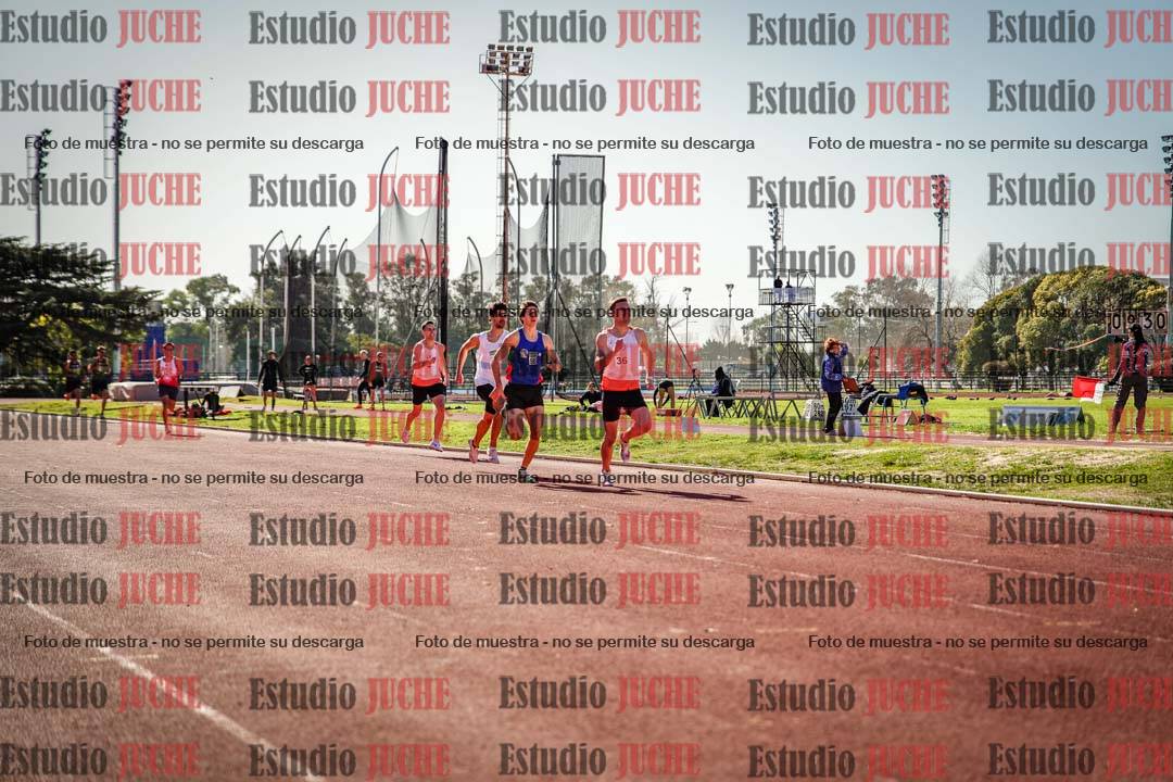 Fotos de los 800 m llanos de varones