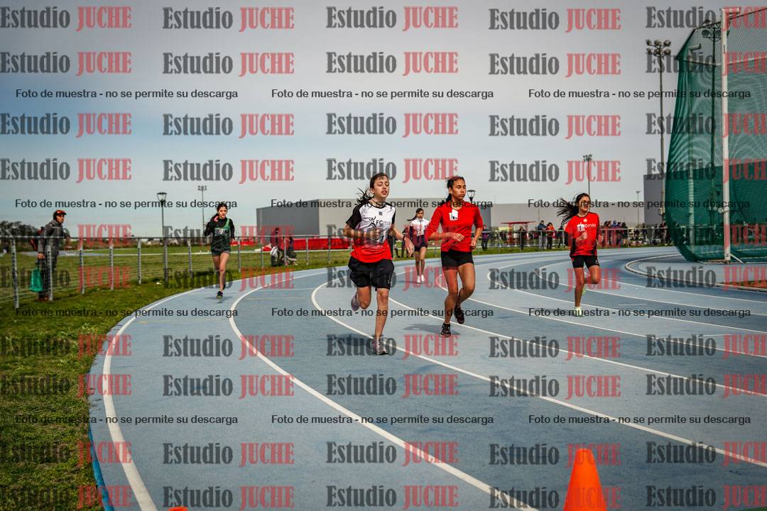 Fotos de los 800 m llanos de mujeres - U14