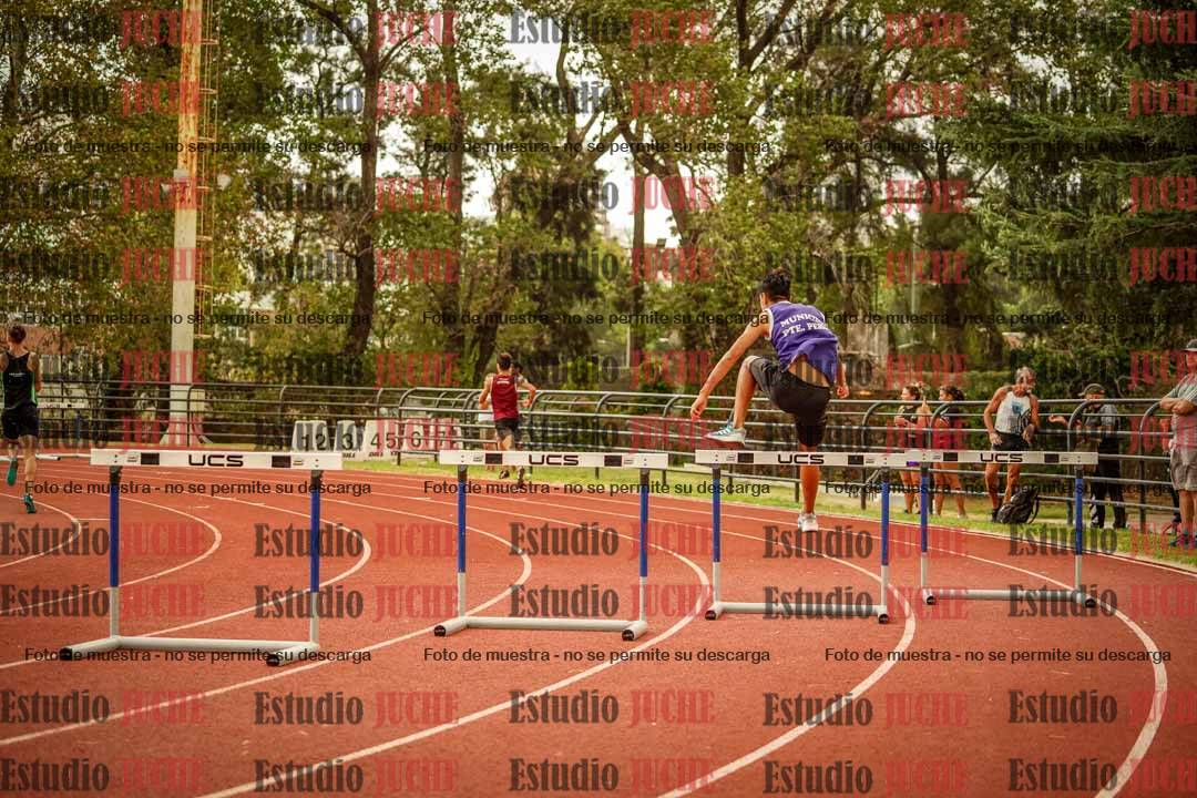 Fotos de los 400 m con vallas de varones