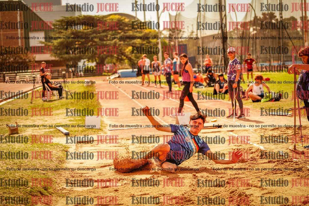 Fotos del salto en largo de varones