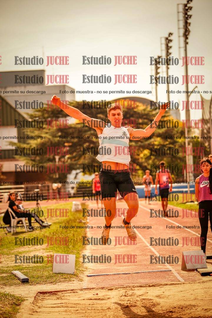 Fotos del salto en largo de varones