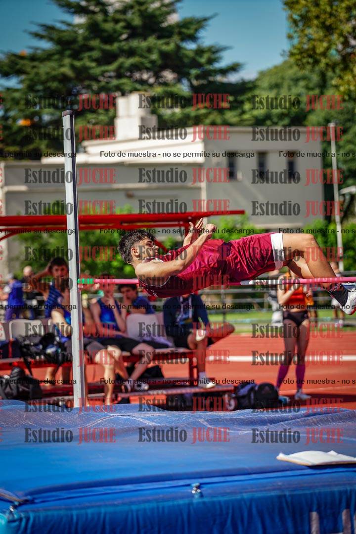 Fotos del salto en alto de mujeres y varones