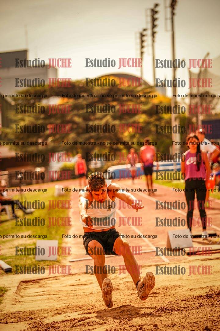 Fotos del salto en largo de varones