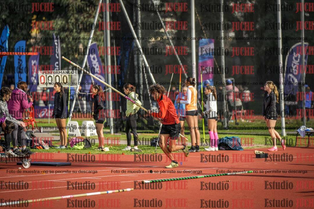 Fotos del salto con garrocha de varones - decatlón 8