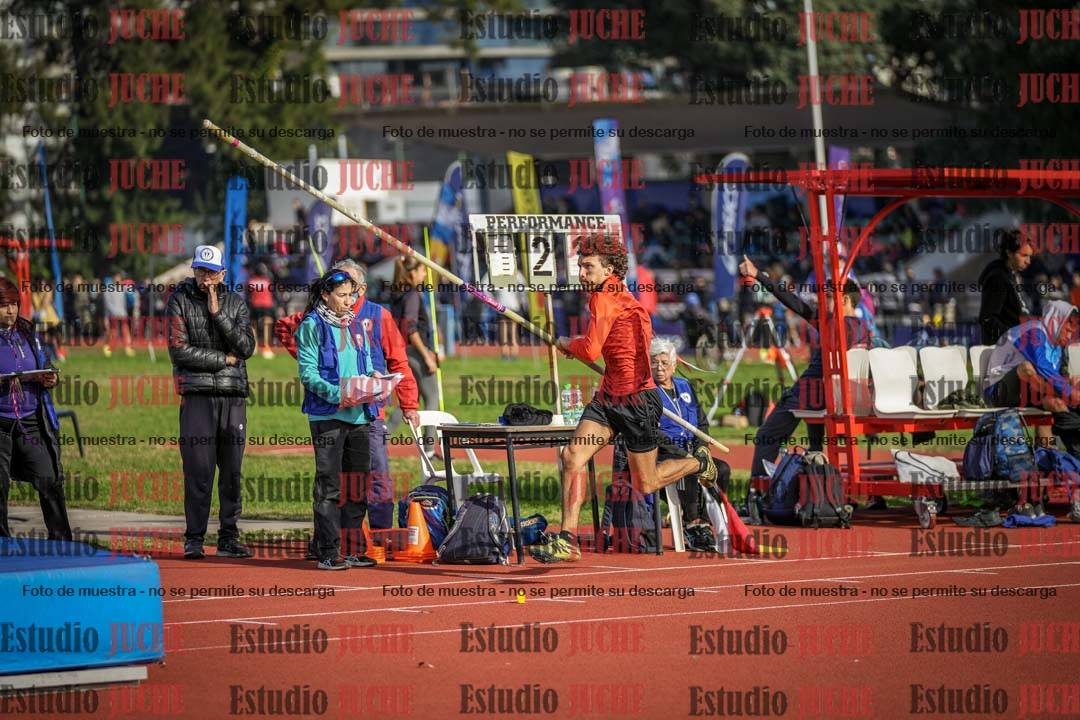Fotos del salto con garrocha de varones - decatlón 8