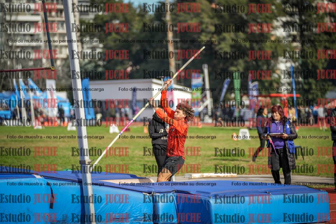 Fotos del salto con garrocha de varones - decatlón 8