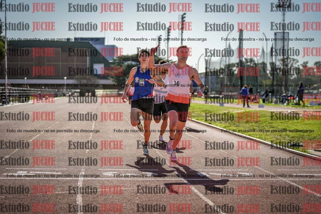 Fotos de los 800 m llanos de varones