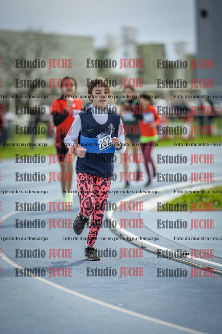 Fotos de los 800 m llanos de mujeres - U14