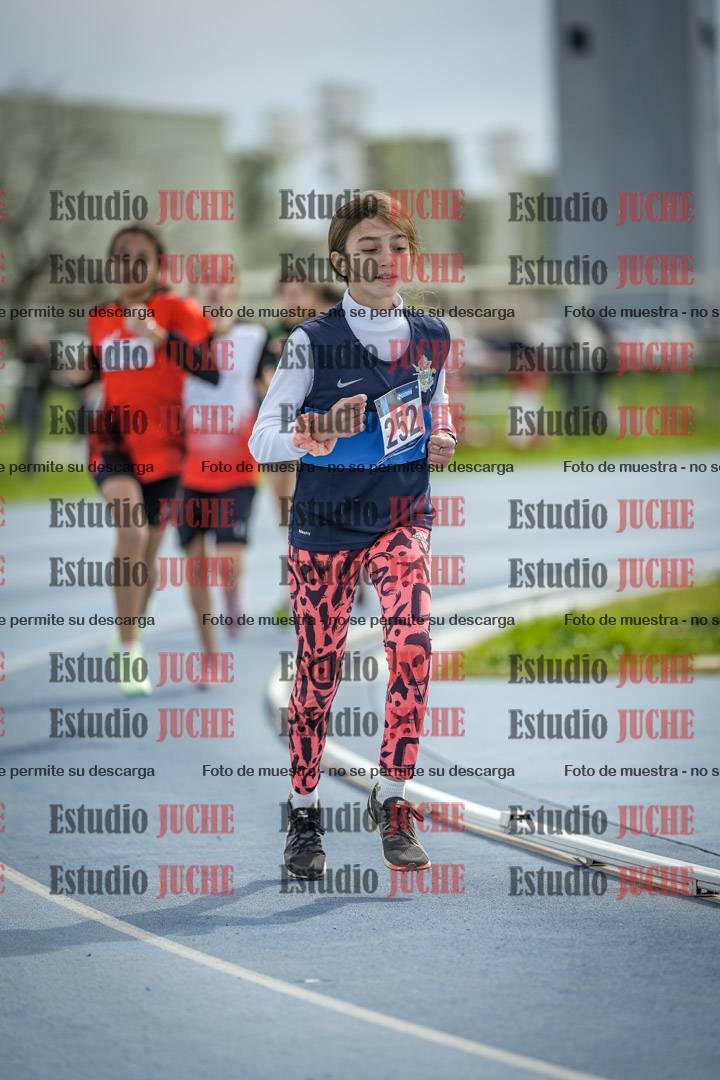 Fotos de los 800 m llanos de mujeres - U14