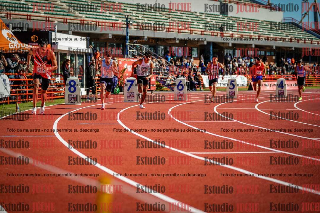 Fotos de los 800 m llanos de varones