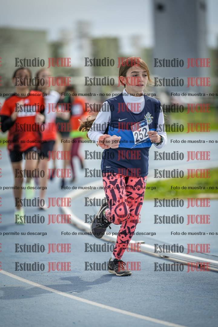 Fotos de los 800 m llanos de mujeres - U14