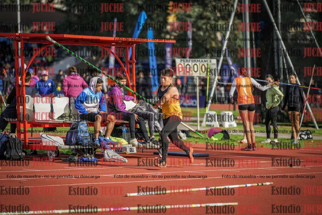 Fotos del salto con garrocha de varones - decatlón 8