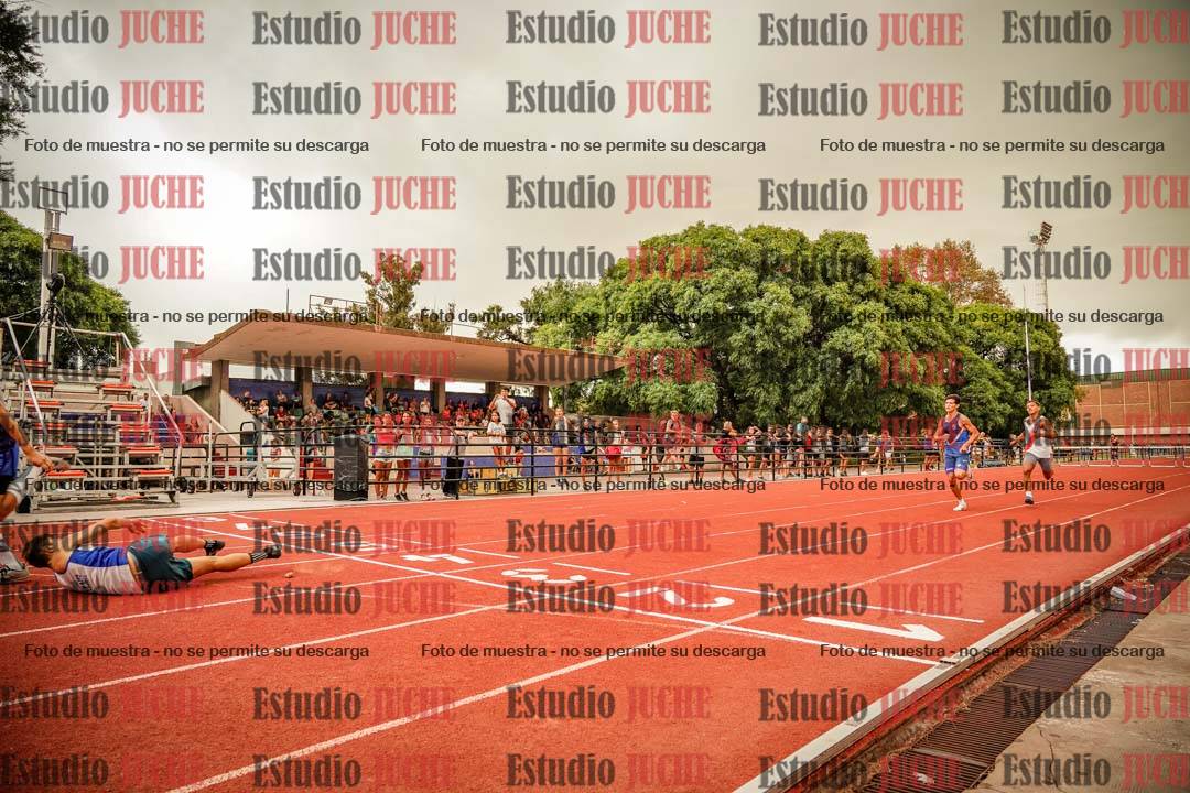 Fotos de los 400 m con vallas de varones